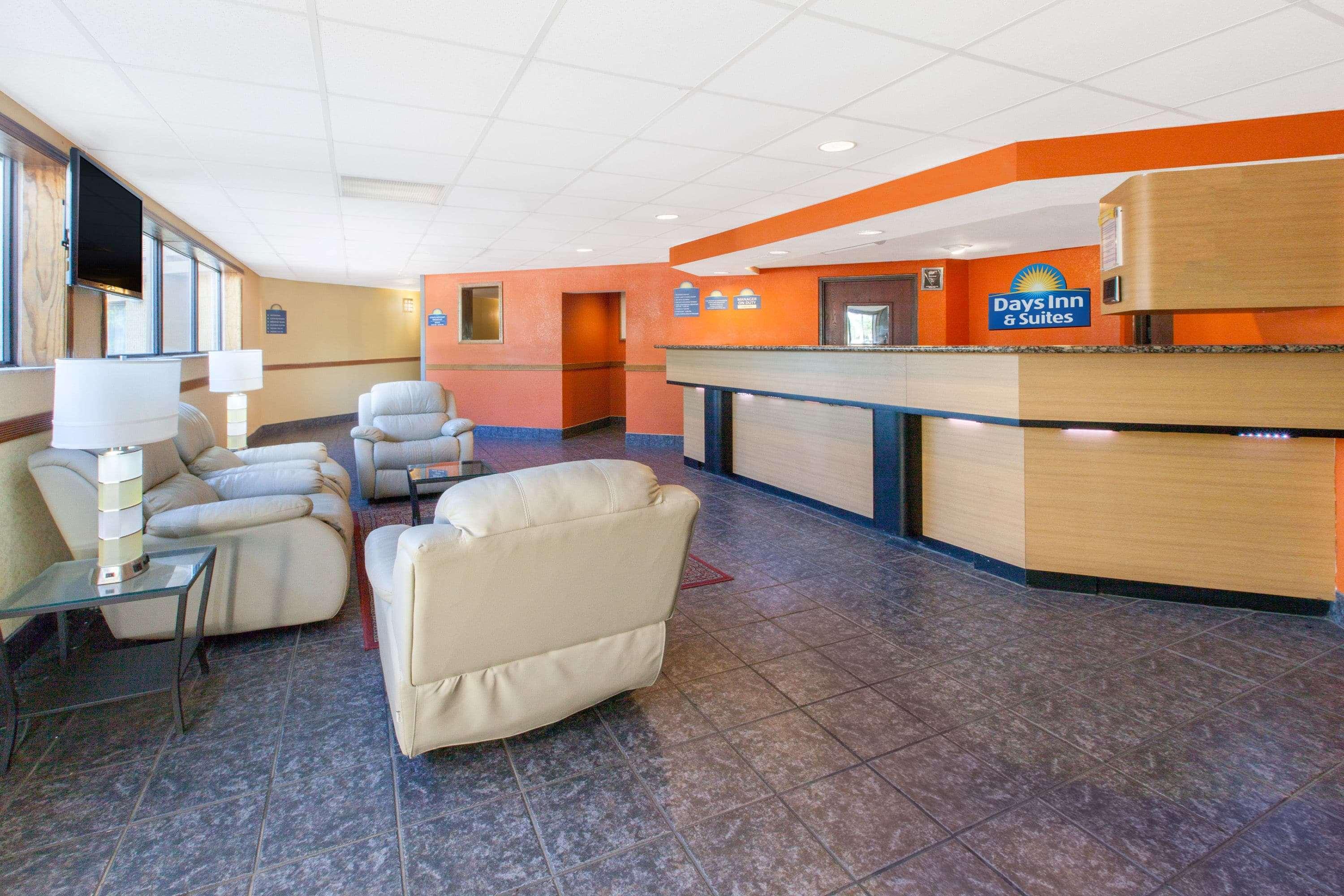 Days Inn & Suites By Wyndham Madison Heights Mi Exterior foto