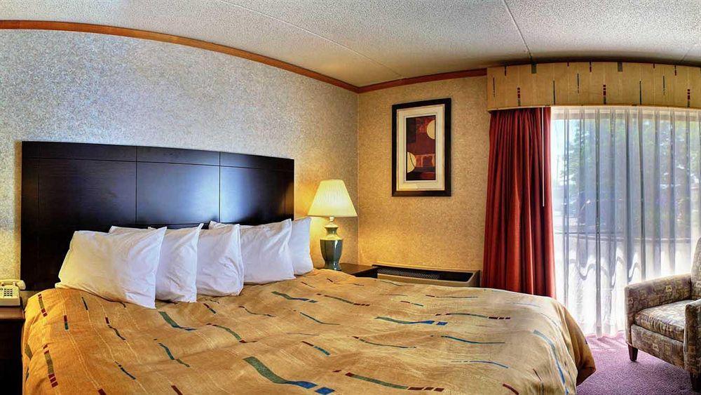 Days Inn & Suites By Wyndham Madison Heights Mi Exterior foto