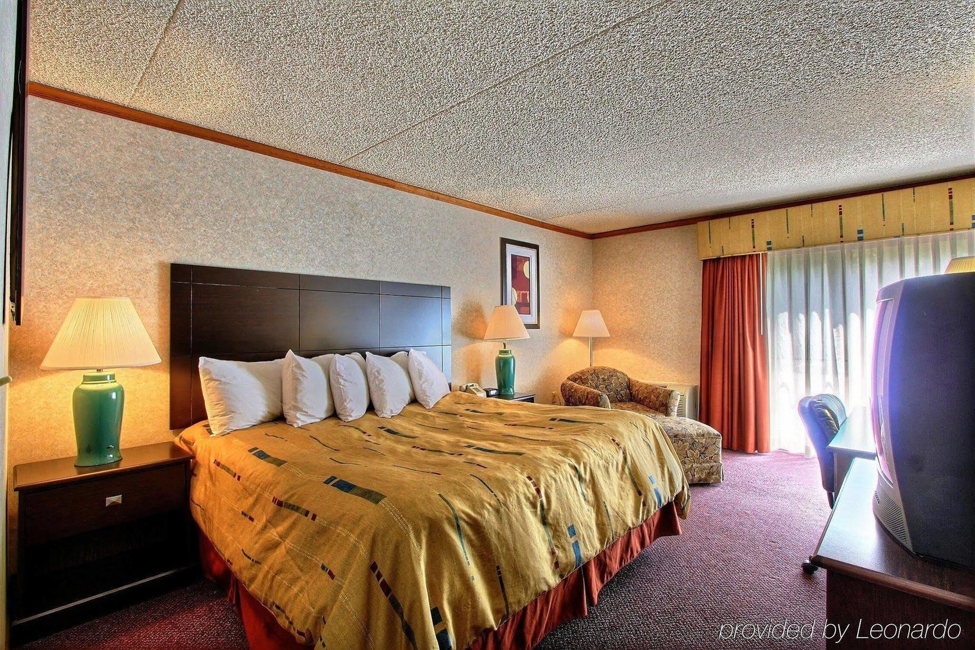 Days Inn & Suites By Wyndham Madison Heights Mi Exterior foto